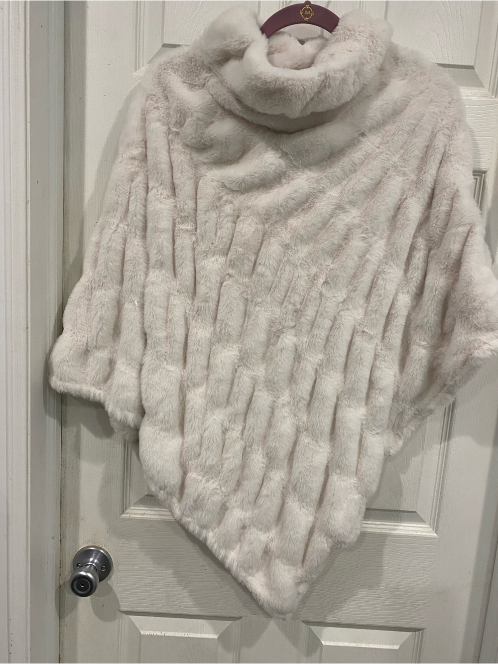 Le Moda ivory faux fur poncho one size NWT